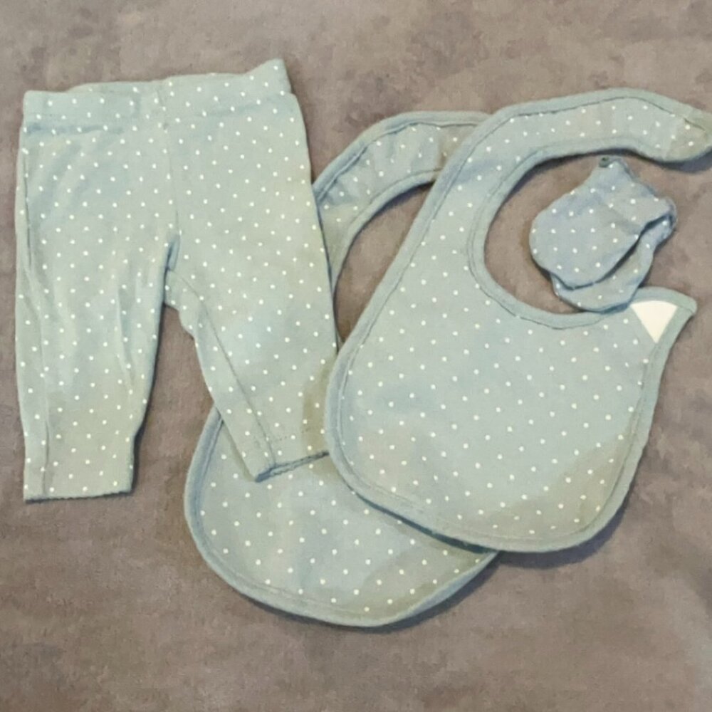 Brand New Carter's baby matching set 4 Pieces 0-3 Month NWT